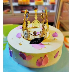 甜蜜知心-水果夹层乳脂奶油蛋糕，皇冠装饰