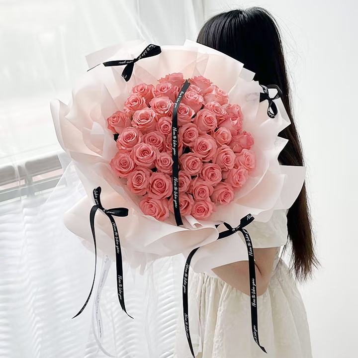 浪漫与陪伴-33朵粉玫瑰，丝带蝴蝶结搭配